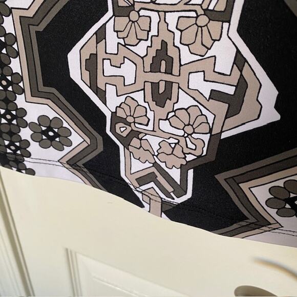 J. McLaughlin Round Neck Top Catalina Cloth Geometric Tile Print Women's Small - Picture 6 of 10